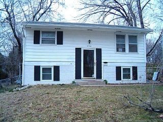 Foreclosed Home - 8724 E BANNISTER TER, 64134