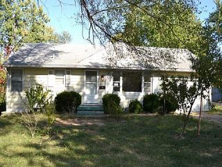 Foreclosed Home - 10923 HILLCREST RD, 64134
