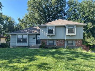Foreclosed Home - 8615 E 106TH ST, 64134