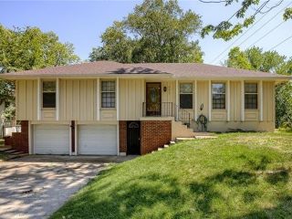 Foreclosed Home - 9017 KENTUCKY AVE, 64138