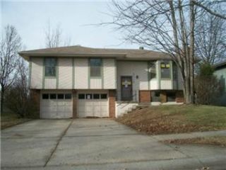 Foreclosed Home - 7116 N SHANNON AVE, 64152