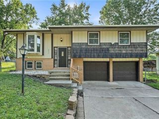 Foreclosed Home - 8840 N HOLMES ST, 64155
