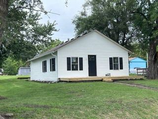 Foreclosed Home - 816 W 2ND ST, 64429
