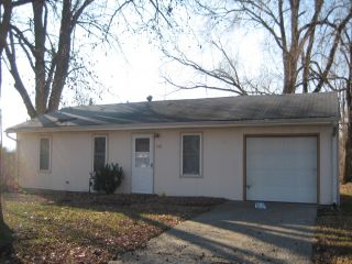 Foreclosed Home - 3308 CHIPPEWA LN, 64503