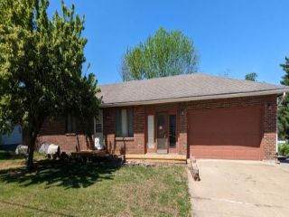 Foreclosed Home - 216 HILLCREST ST, 64601