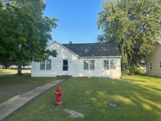 Foreclosed Home - 1409 MAPLE ST, 64601