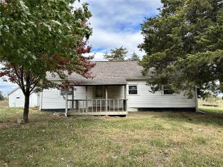 Foreclosed Home - 1085 NE 82ND ST, 64641