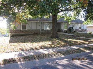 Foreclosed Home - 1705 BLUEBERRY DR APT B, 64701