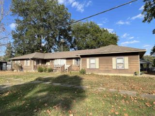 Foreclosed Home - 200 N HICKORY ST, 64724
