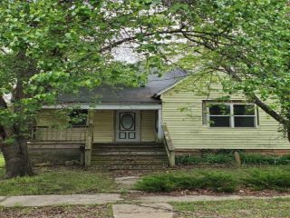 Foreclosed Home - 109 S ORCHARD ST, 64735