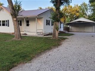 Foreclosed Home - 210 N 7TH ST, 64740