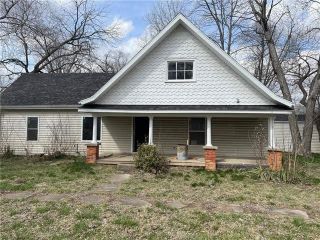 Foreclosed Home - 301 PEARL ST, 64743