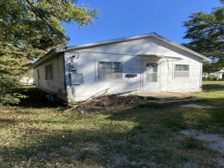 Foreclosed Home - 305 S SAINT JAMES ST, 64744