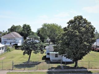 Foreclosed Home - 813 S VIRGINIA AVE, 64801