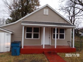 Foreclosed Home - 105 E 3RD ST, 64840