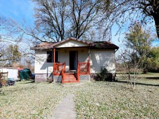 Foreclosed Home - 302 W State St, 65025