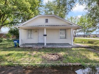 Foreclosed Home - 310 S SPRUCE ST, 65026