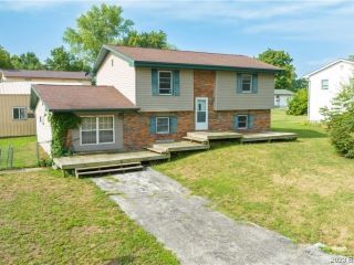 Foreclosed Home - 702 W BOURBON ST, 65026