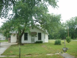 Foreclosed Home - 303 S BARR ST, 65240