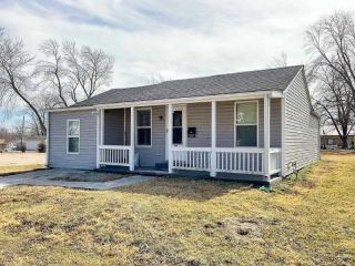 Foreclosed Home - 1010 E 3RD ST, 65301