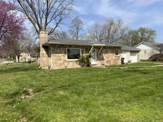 Foreclosed Home - 2020 W 14TH ST, 65301