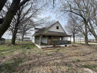 Foreclosed Home - 33361 HIGHWAY 65, 65301