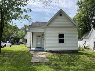 Foreclosed Home - 1022 E 9TH ST, 65301