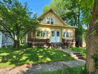 Foreclosed Home - 1604 S VERMONT AVE, 65301