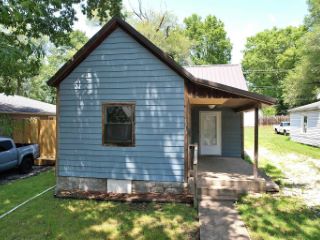 Foreclosed Home - 1013 E 10TH ST, 65301