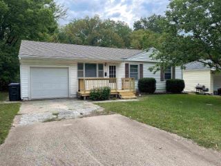 Foreclosed Home - 2419 GREENWOOD LN, 65301