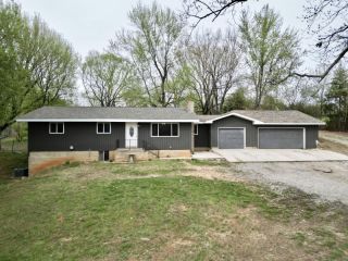 Foreclosed Home - 20143 US 160, 65606