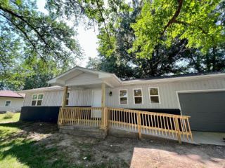 Foreclosed Home - 2105 VILLAGE LN, 65613