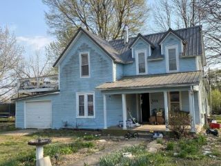 Foreclosed Home - 300 CENTER ST, 65647