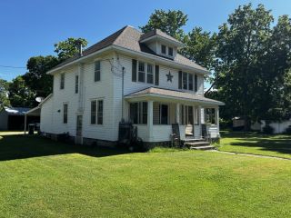Foreclosed Home - 112 W 3RD ST, 65682