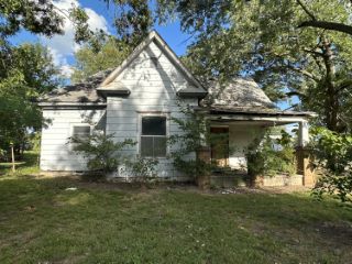 Foreclosed Home - 500 E 11TH ST, 65682