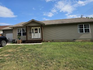 Foreclosed Home - 385 E COUNTY ST, 65708