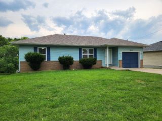 Foreclosed Home - 2402 S 14TH ST, 65721