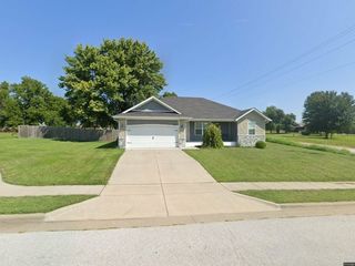 Foreclosed Home - 5313 N MESA DR, 65721