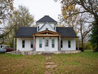 Foreclosed Home - 700 N MAIN ST, 65725