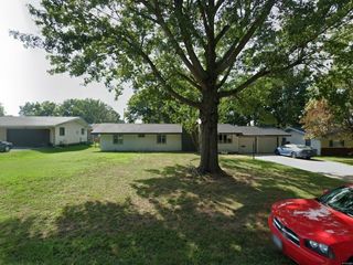 Foreclosed Home - 427 N ALEXANDER AVE, 65738