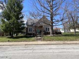 Foreclosed Home - 507 N CENTER ST, 65793