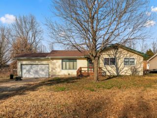 Foreclosed Home - 8249 W SPRUCE LN, 65802