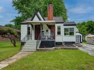Foreclosed Home - 1460 N SHERMAN AVE, 65802