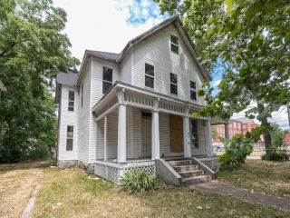 Foreclosed Home - 641 W NICHOLS ST, 65802