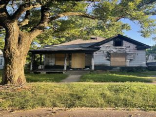Foreclosed Home - 1122 W LYNN ST, 65802