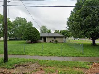 Foreclosed Home - 910 N PARK AVE, 65802