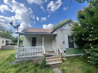 Foreclosed Home - 1725 W OLIVE ST, 65802