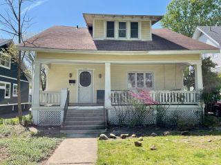 Foreclosed Home - 721 S WELLER AVE, 65802