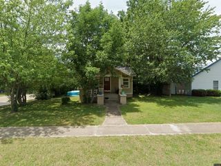 Foreclosed Home - 1101 N NATIONAL AVE, 65802