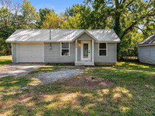 Foreclosed Home - 1038 N FULBRIGHT AVE, 65802